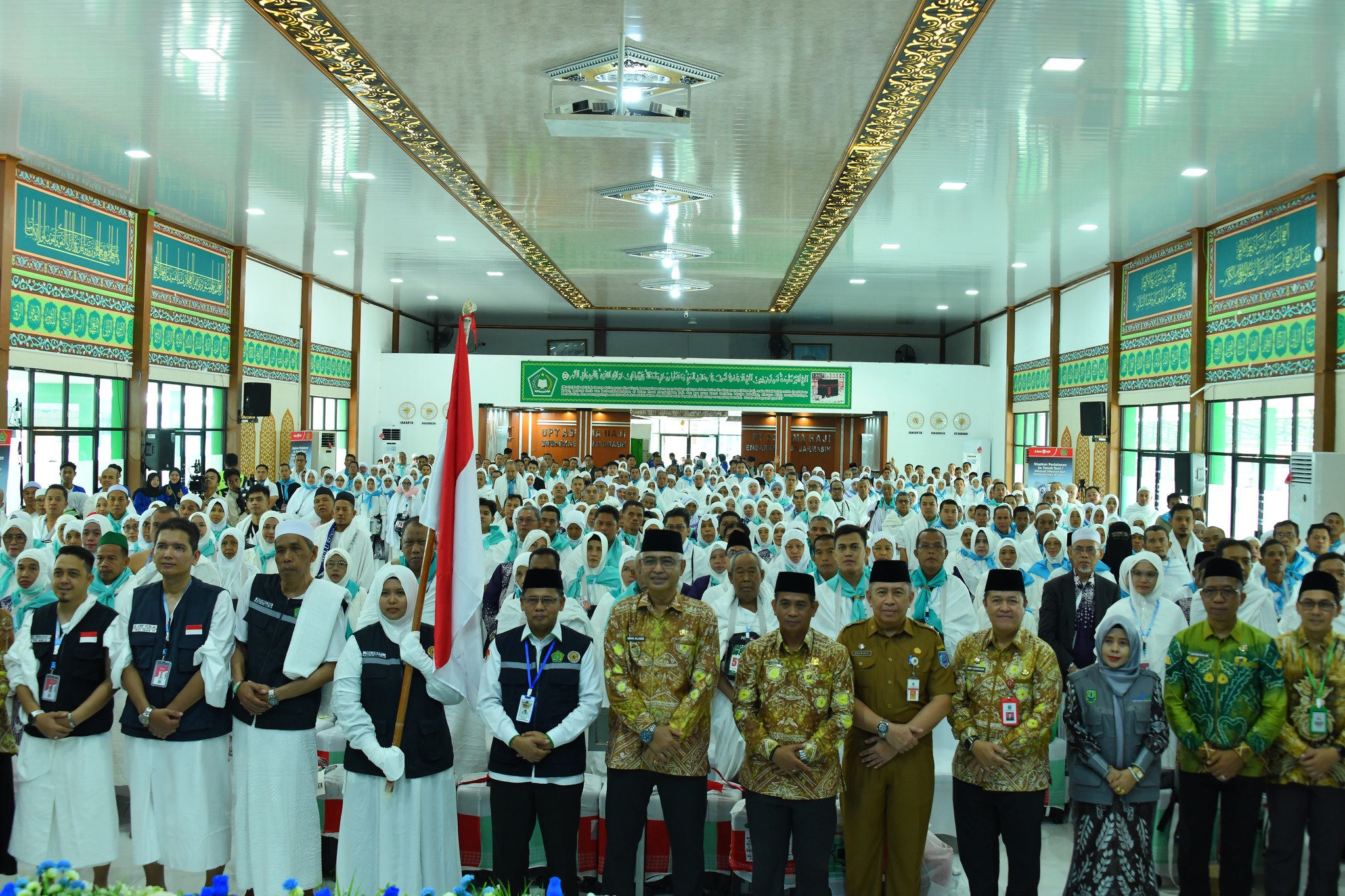 DOA DAN HARAPAN MENGIRINGI: 423 CALON JEMAAH HAJI ASAL KABUPATEN HSS DAN HSU DIBERANGKATKAN MENUJU TANAH SUCI