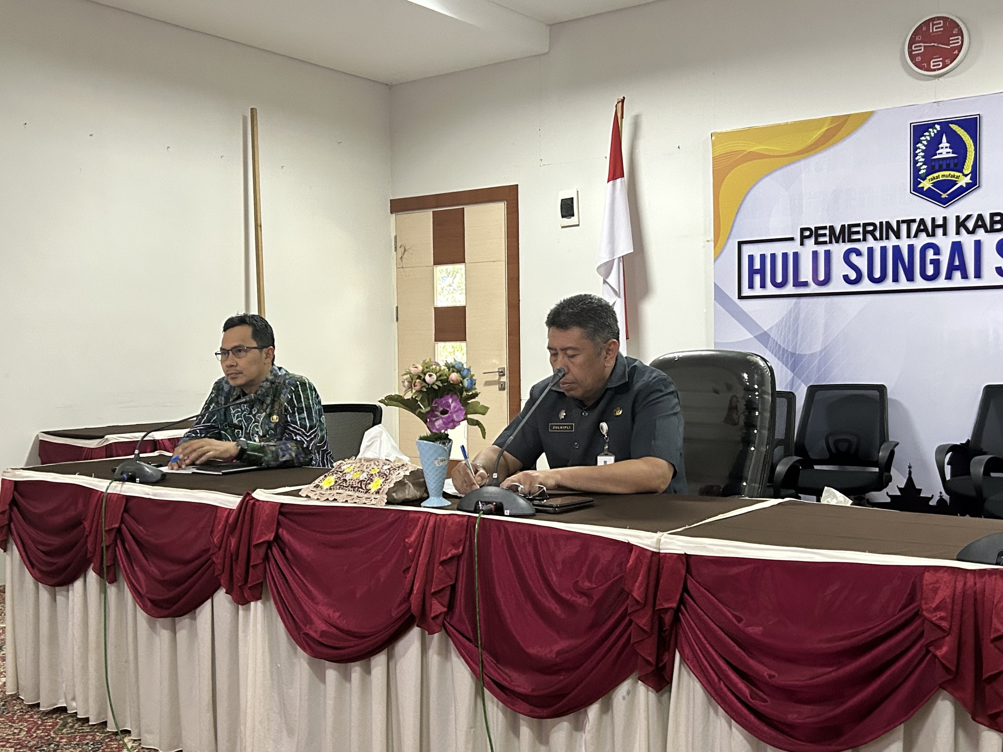 ASISTEN PEMERINTAHAN DAN KESRA SETDA HSS IKUTI SERAH TERIMA BANTUAN HEWAN KURBAN DARI PRESIDEN RI