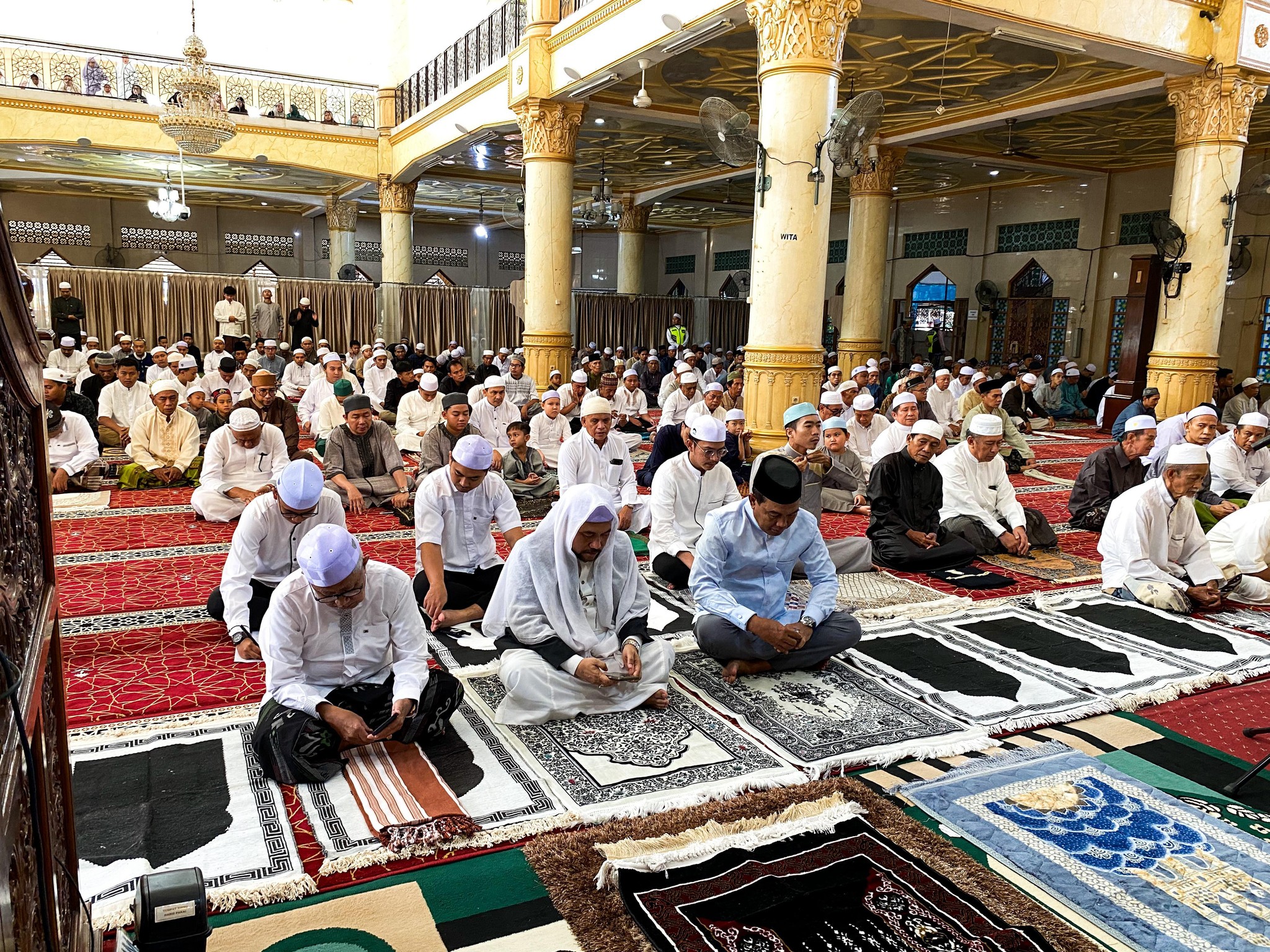 BUPATI HSS H. SYAFRUDIN NOOR LAKSANAKAN SALAT IDUL ADHA 1446 H DI MASJID AGUNG TAQWA KANDANGAN