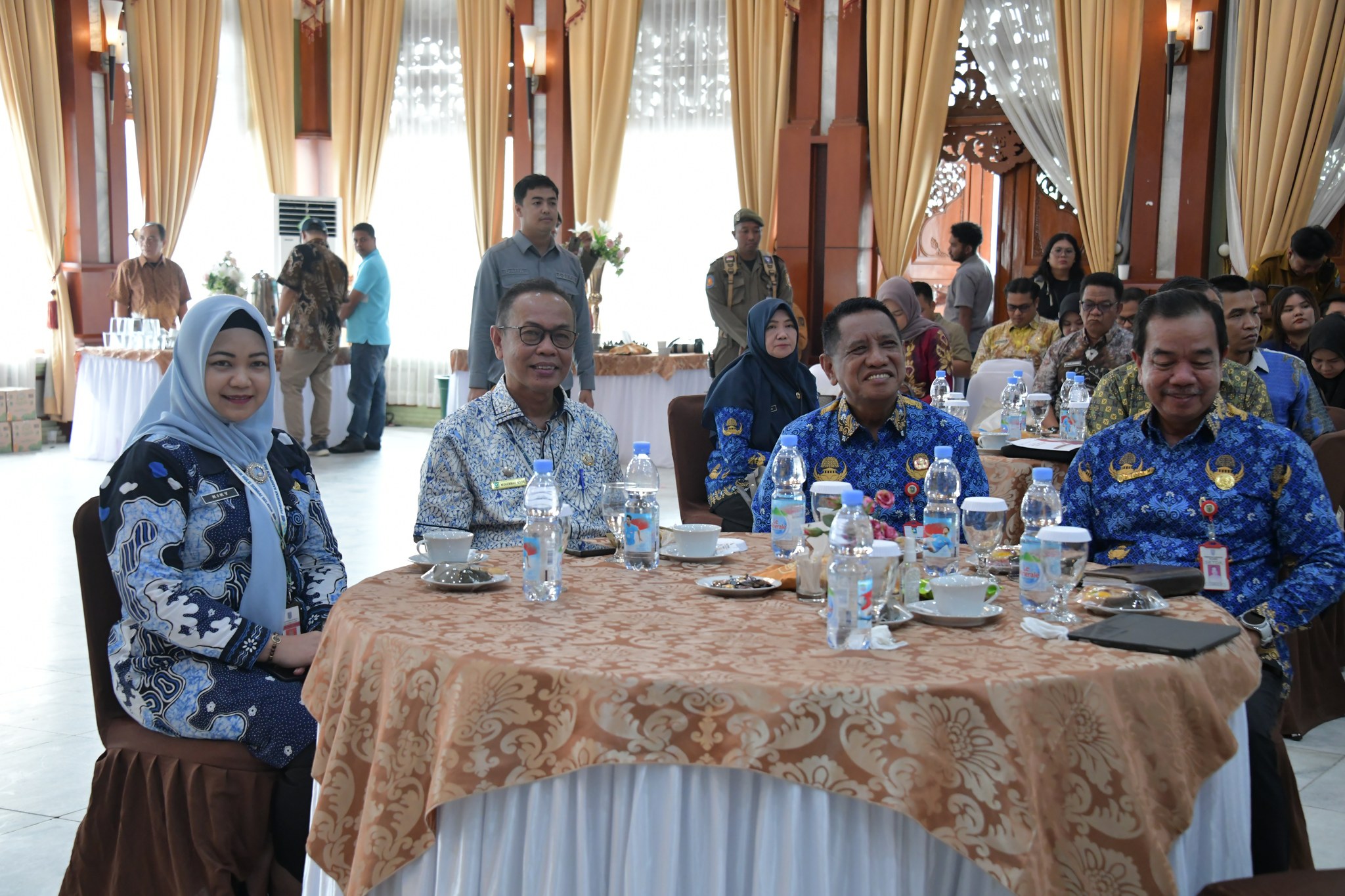 PEMKAB HSS DUKUNG PENGUATAN TATA KELOLA JASA KEUANGAN, SEKDA HADIRI GOVERNANSI INSIGHT FORUM OJK