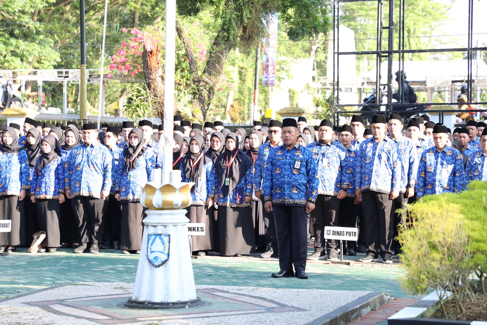 WUJUDKAN BIROKRASI BERKINERJA DAN BERINTEGRITAS, WABUP HSS PIMPIN APEL GABUNGAN KORPRI