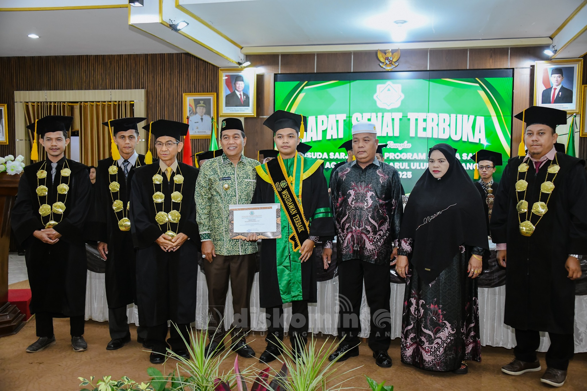 BUPATI HSS HADIRI WISUDA KE-21 IAI DARUL ULUM KANDANGAN: CETAK GENERASI ISLAMI BERAKHLAK MULIA DAN BERDAYA SAING