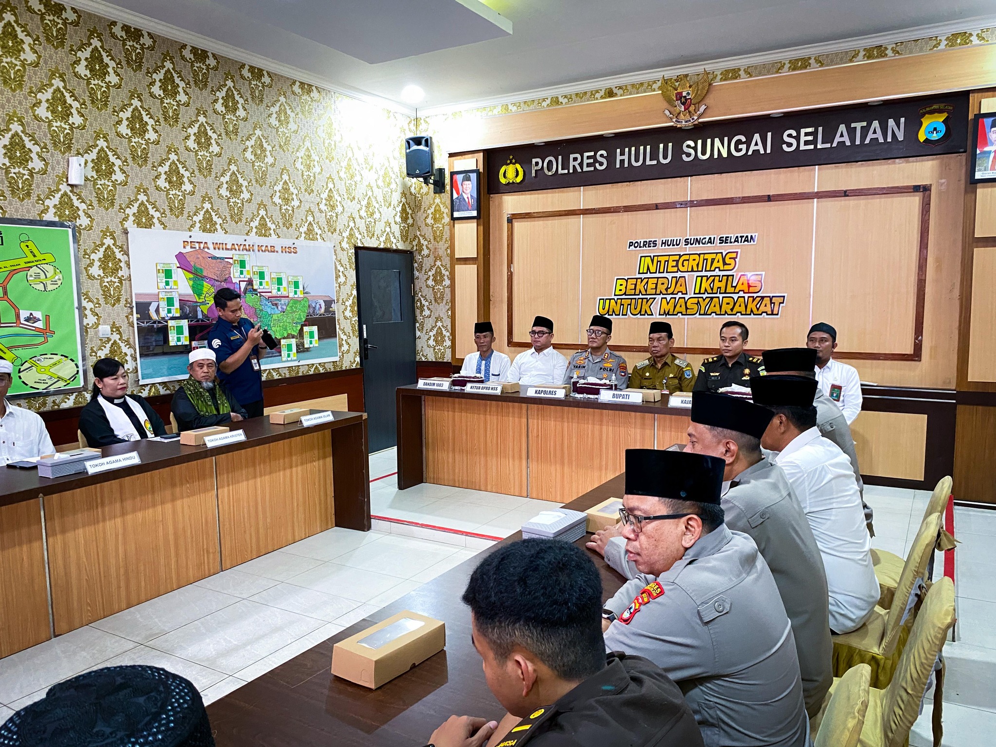 WAKIL BUPATI HSS HADIRI DOA BERSAMA LINTAS AGAMA DALAM RANGKA HARI BHAYANGKARA KE-79