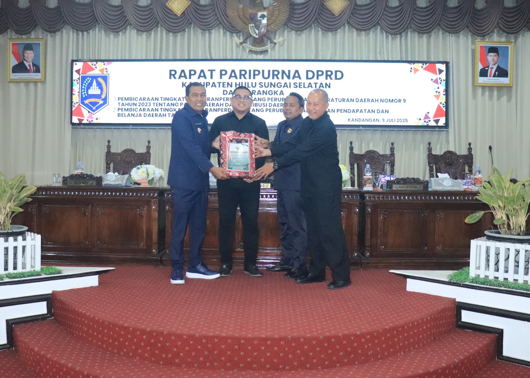 DPRD HSS SEPAKATI PERUBAHAN PAJAK DAERAH, BUPATI SYAFRUDIN NOOR AJUKAN PERUBAHAN APBD 2025