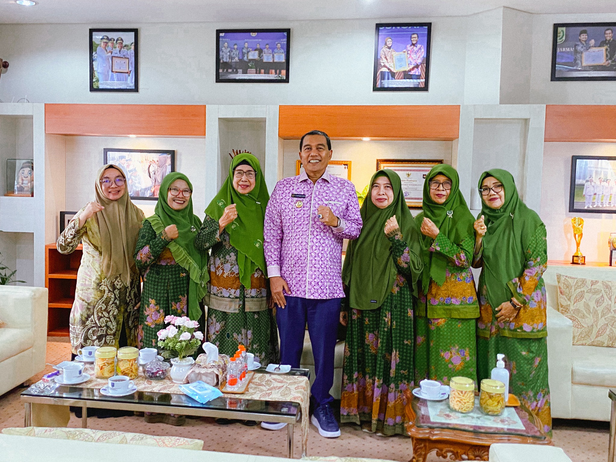 BUPATI HSS TERIMA KUNJUNGAN SILATURAHMI DAN AUDIENSI PENGURUS MUSLIMAT NU