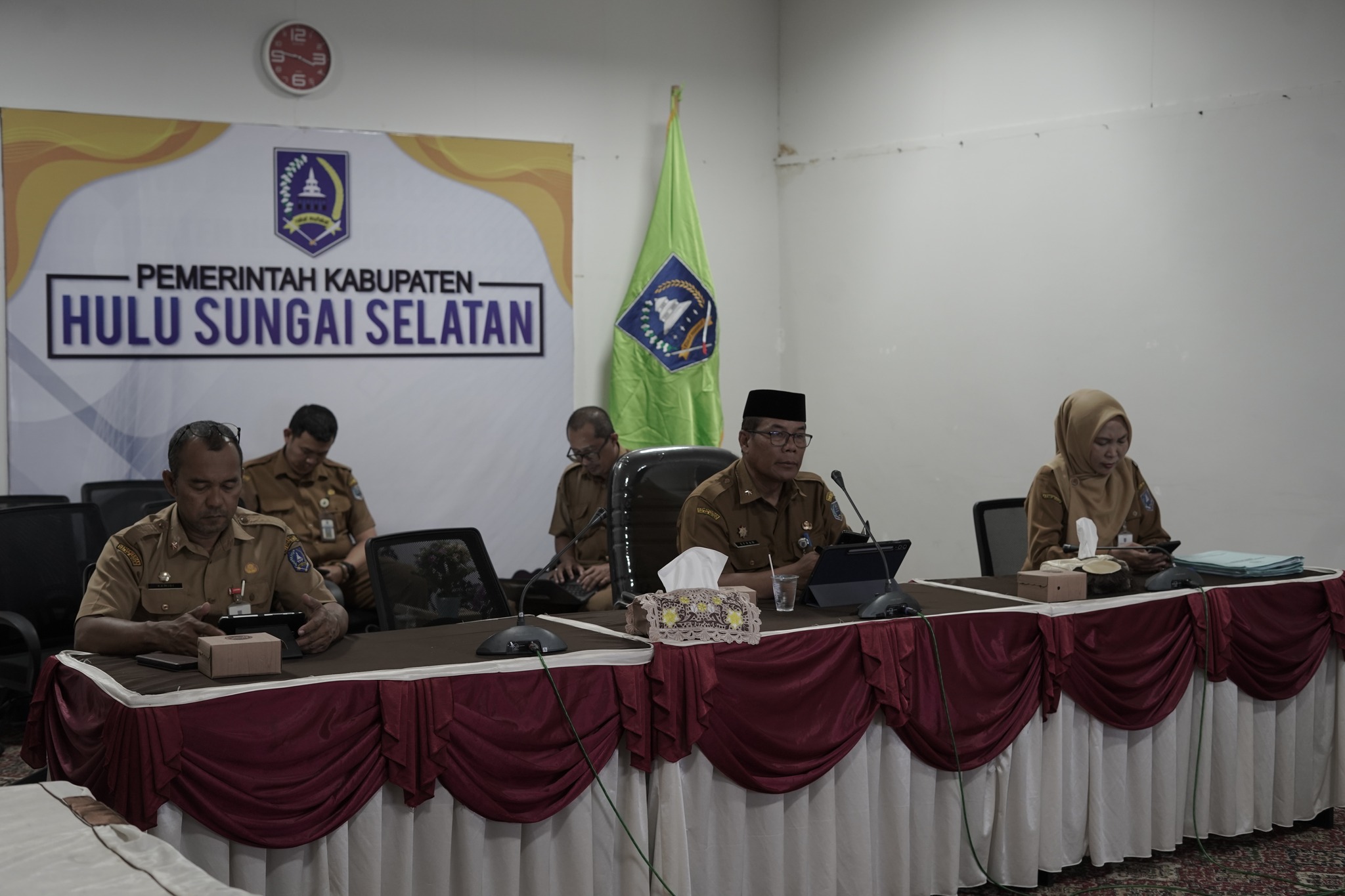 PEMKAB HULU SUNGAI SELATAN IKUTI ZOOM MEETING SOSIALISASI PENGADAAN PPPK PARUH WAKTU