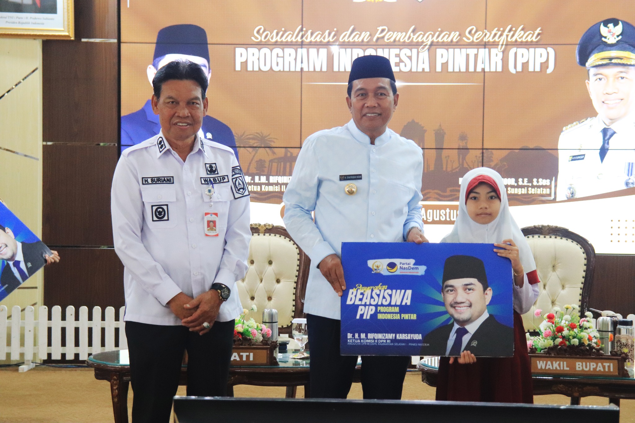SEMANGAT CERDASKAN GENERASI, 500 SISWA HSS TERIMA SERTIFIKAT PROGRAM INDONESIA PINTAR