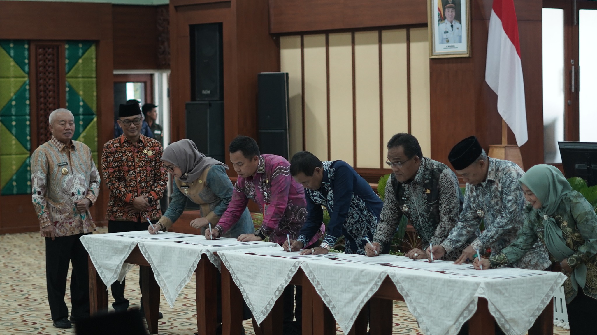 BUPATI HSS TEKEN KOMITMEN BERSAMA MANAJEMEN TALENTA ASN SE-KALSEL