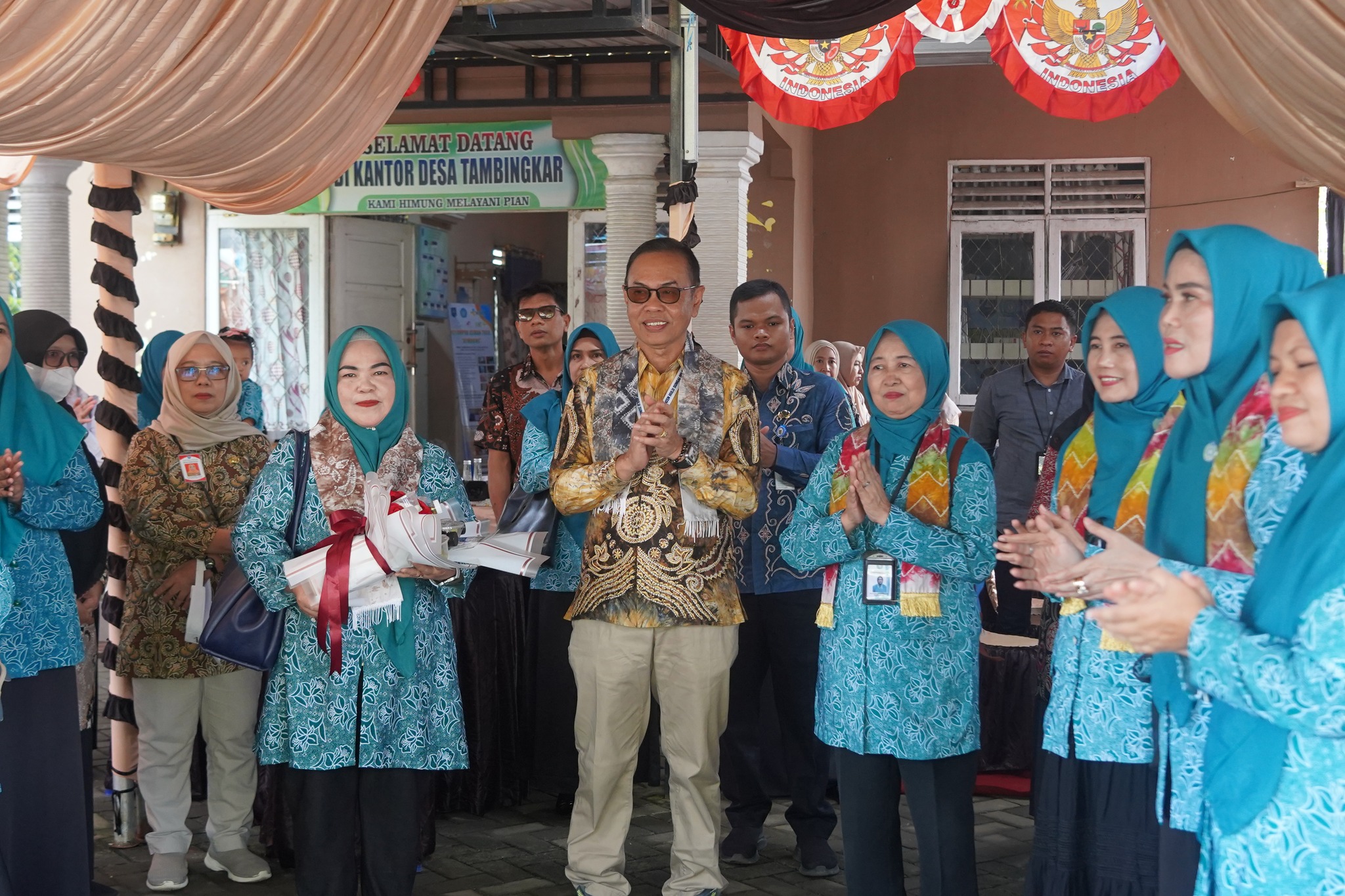 SEKDA HSS SAMBUT TIM VERIFIKASI LAPANGAN LOMBA ASMANTOGA TINGKAT PROVINSI DI DESA TAMBINGKAR, DORONG KEMANDIRIAN KESEHATAN MASYARAKAT.
