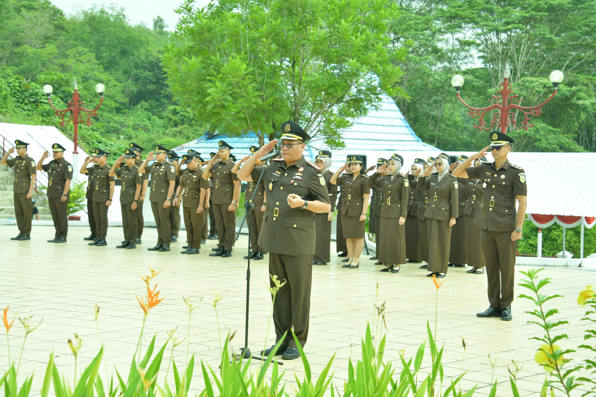 ZIARAH KE MAKAM PAHLAWAN DALAM RANGKA HARI LAHIR KEJAKSAAN RI KE-80