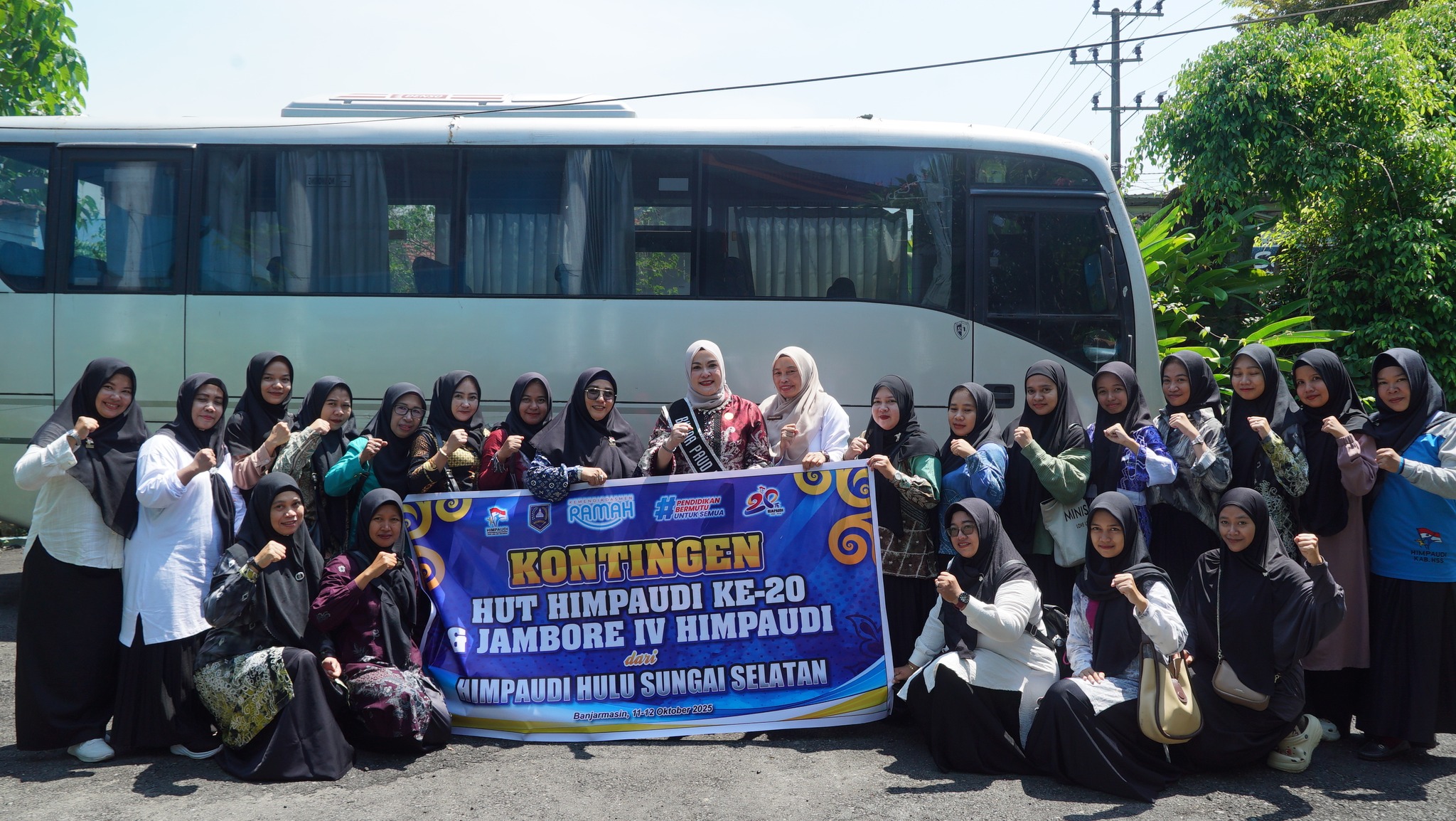 PENUH SEMANGAT, KONTINGEN HIMPAUDI HSS DILEPAS BUNDA PAUD MENUJU JAMBORE PROVINSI