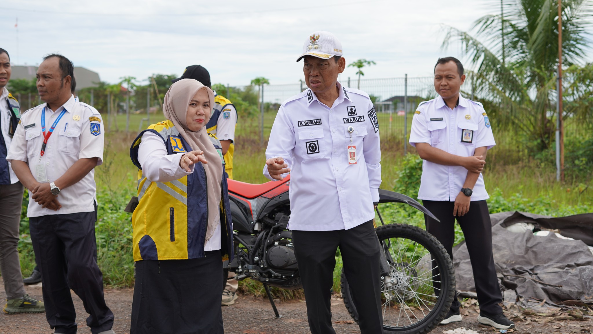 PEMKAB HSS TERUS GENJOT PEMBANGUNAN INFRASTRUKTUR, WAKIL BUPATI LAKUKAN PENINJAUAN KE DAHA SELATAN