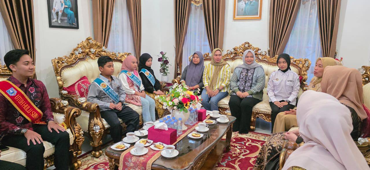 KETUA TP PKK KAB. HSS TERIMA AUDIENSI UTUH ALUH DAN NANANG GALUH CILIK YANG SIAP BERTANDING KE TINGKAT PROVINSI