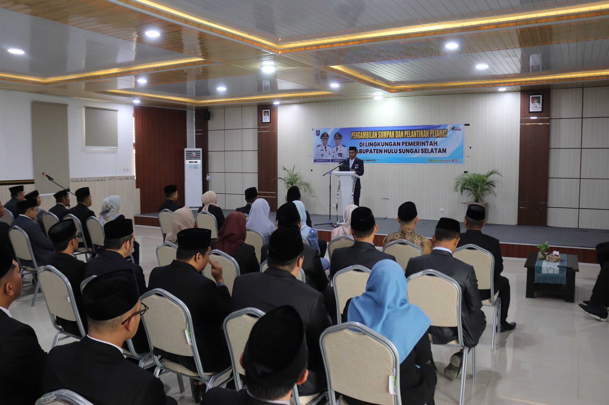 BUPATI HSS LANTIK PEJABAT PIMPINAN TINGGI PRATAMA DI LINGKUNGAN PEMERINTAH KABUPATEN HULU SUNGAI SELATAN