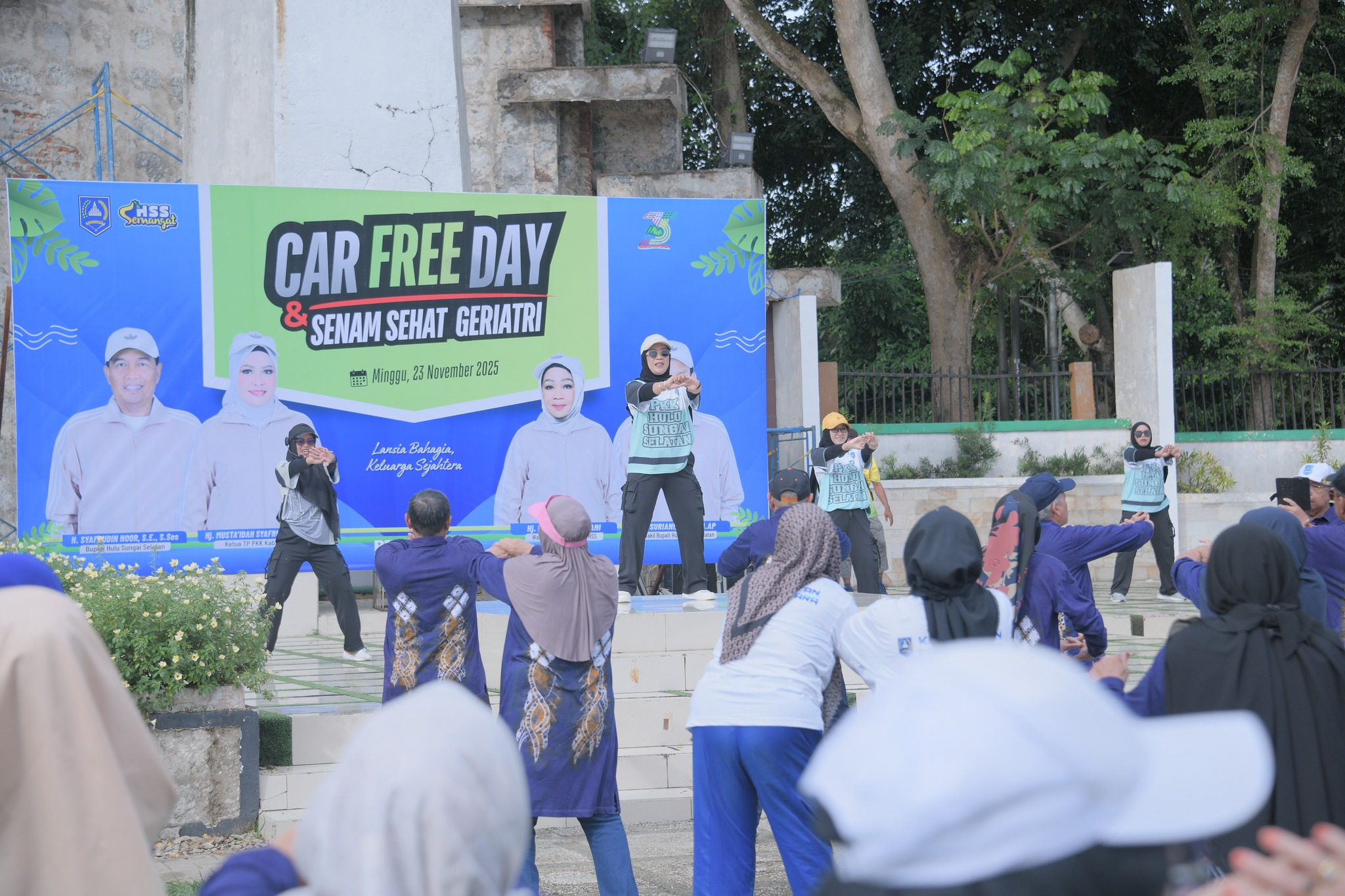 SEMANGAT SENAM GERIATRI MENGGELORA: TP PKK KABUPATEN HSS HADIR SEBAGAI INSTRUKTUR KEBUGARAN LANSIA