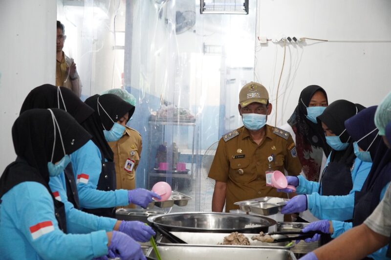 WAKIL BUPATI HSS TINJAU DUA SPPG DI KECAMATAN DAHA SELATAN