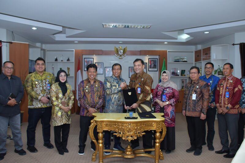 SINERGI PERANGI NARKOBA, PEMKAB HSS DAN BNNP KALSEL RESMI JALIN KESEPAKATAN P4GN