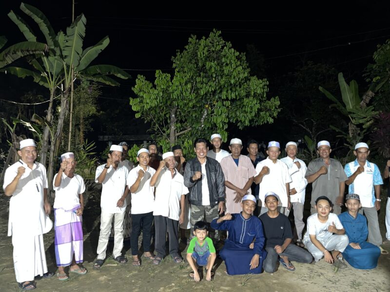 HADIR DI TRADISI SAMBUT BULAN SUCI RAMADAN DESA PISANGAN GITIK, WABUP HSS H. SURIANI BERNOSTALGIA BERSAMA WARGA