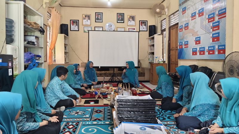 KETUA TP PKK HSS LAKUKAN KUNJUNGAN DAN PEMBINAAN KE DESA SIRIH JELANG PENILAIAN AKU HATINYA PKK