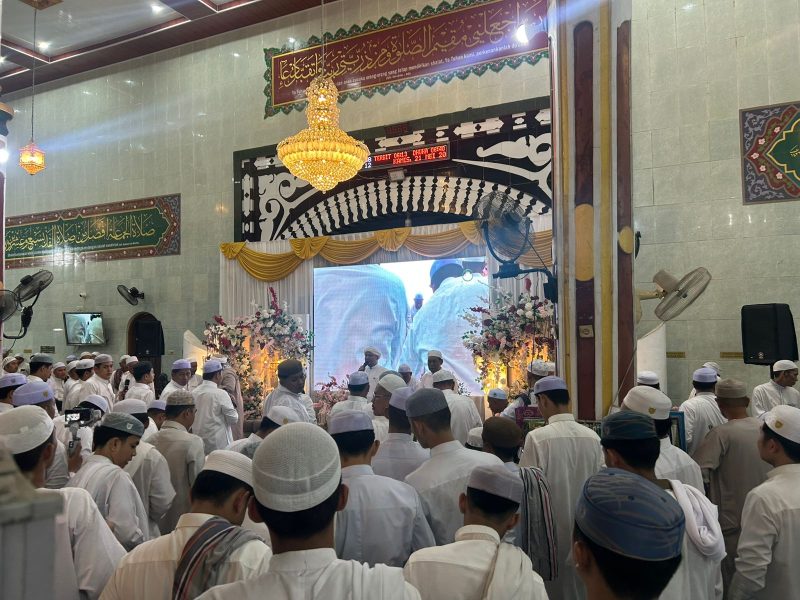 WAKIL BUPATI HSS HADIRI HAUL SYEKH SAMMAN AL MADANI, SUASANA KHIDMAT PENUH KEIMANAN