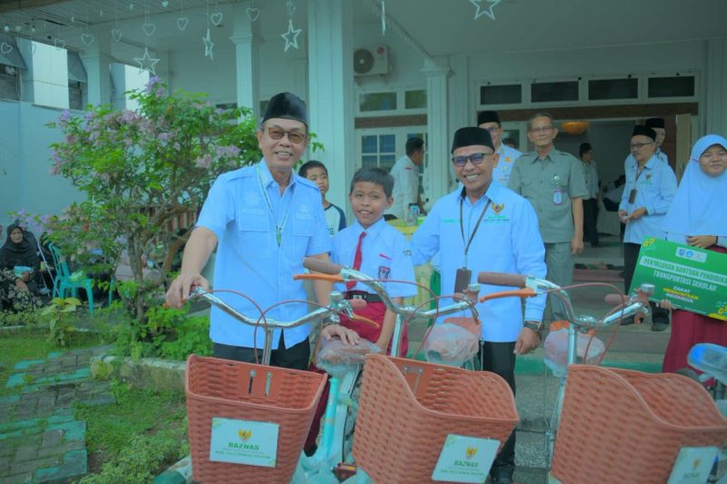 SEKDA HSS SALURKAN BANTUAN PENDIDIKAN BAZNAS DAN SANTUNAN ANAK YATIM