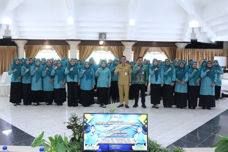 TP PKK HSS PERKUAT KETAHANAN KELUARGA MELALUI SOSIALISASI PEREMPUAN TANGGUH ANTI PINJOL, JUDOL, DAN PAAREDI TANGGUH HUKUM