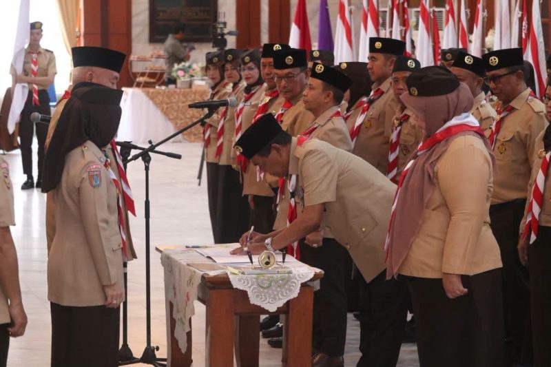BUPATI HSS DILANTIK SEBAGAI KETUA MABICAB GERAKAN PRAMUKA HULU SUNGAI SELATAN