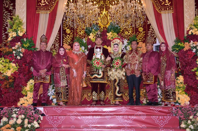 BUPATI HSS HADIR DI HARI BAHAGIA PERNIKAHAN PUTRI WAKIL BUPATI