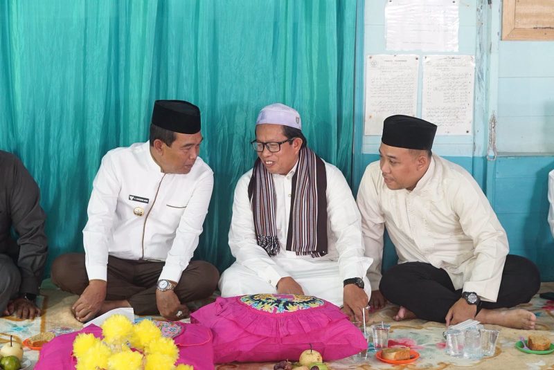 BUPATI HSS HADIRI PERINGATAN MAULID NABI MUHAMMAD SAW DI LANGGAR DARUL HUDA