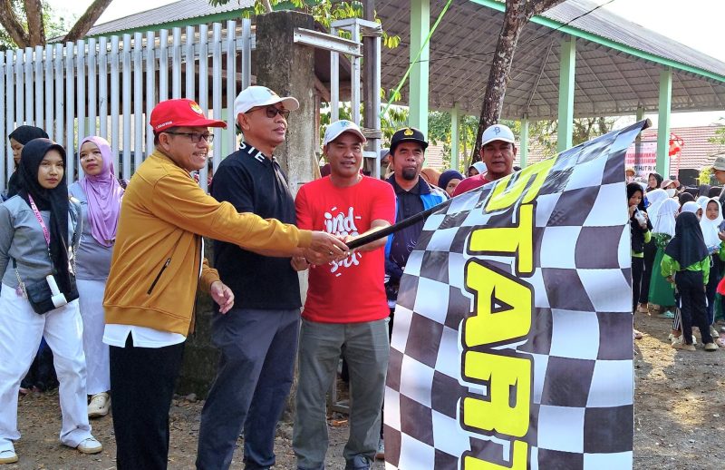 SEMANGAT KEMERDEKAAN DI WASAH HULU, SEKDA HSS LEPAS JALAN SEHAT HUT RI KE-81 DI MTSN 2 HSS