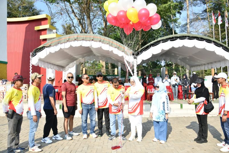 BUPATI HSS DAN KETUA TP PKK HADIR LANGSUNG, HIDUPKAN SEMANGAT SEHAT DAN GEMBIRA BERSAMA KORMI
