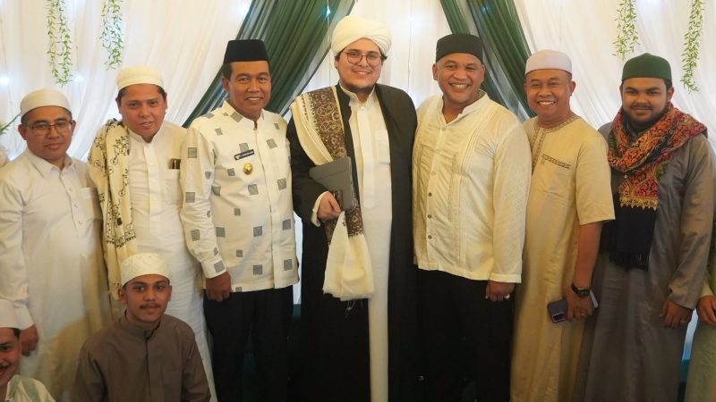 MENAPAKI JEJAK CINTA RASULULLAH, BUPATI HSS HADIRI MAULID NABI MAJELIS TAKLIM UMMUL HAJUN