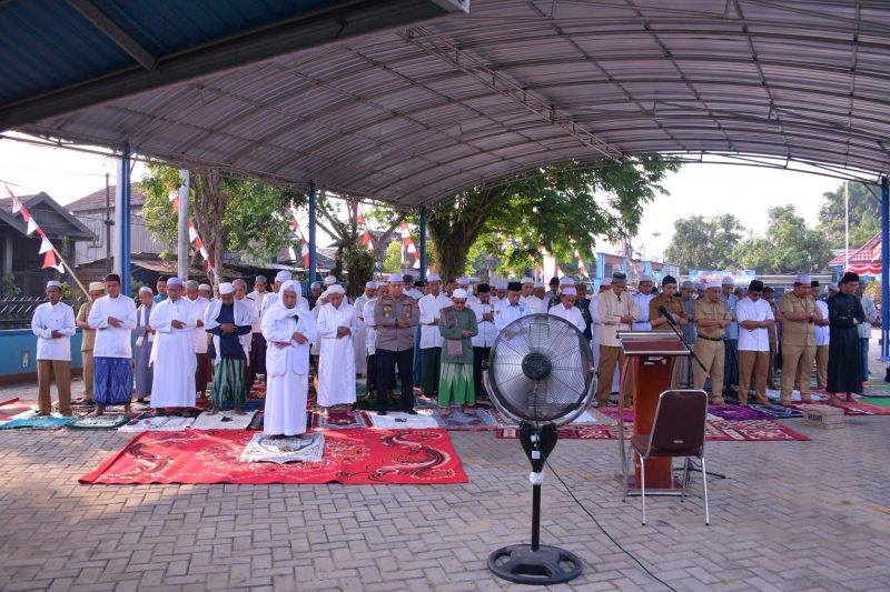 IKHTIAR MEMOHON HUJAN, PEMERINTAH KECAMATAN DAHA UTARA GELAR SHOLAT ISTISQA