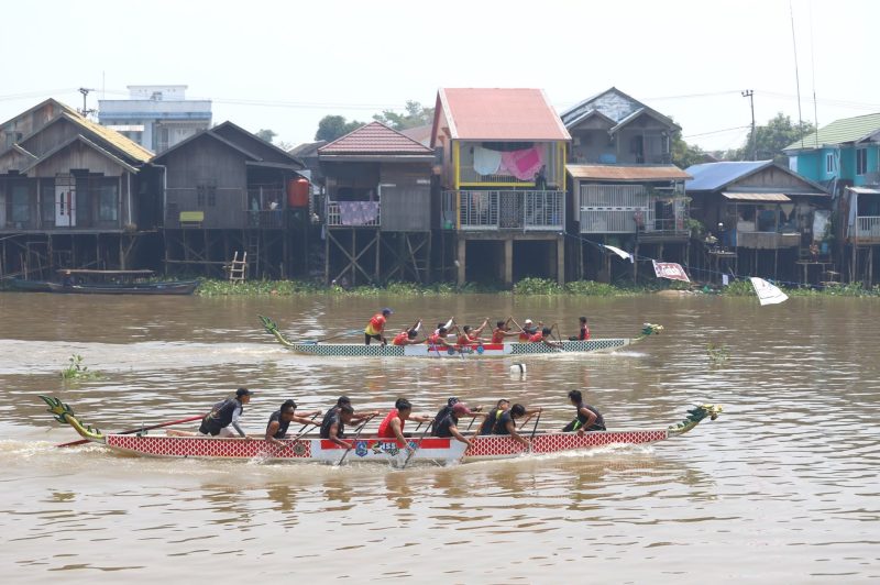 BUPATI HSS DORONG PENGEMBANGAN OLAHRAGA DAYUNG, PEMKAB AKAN SIAPKAN PERAHU NAGA BARU